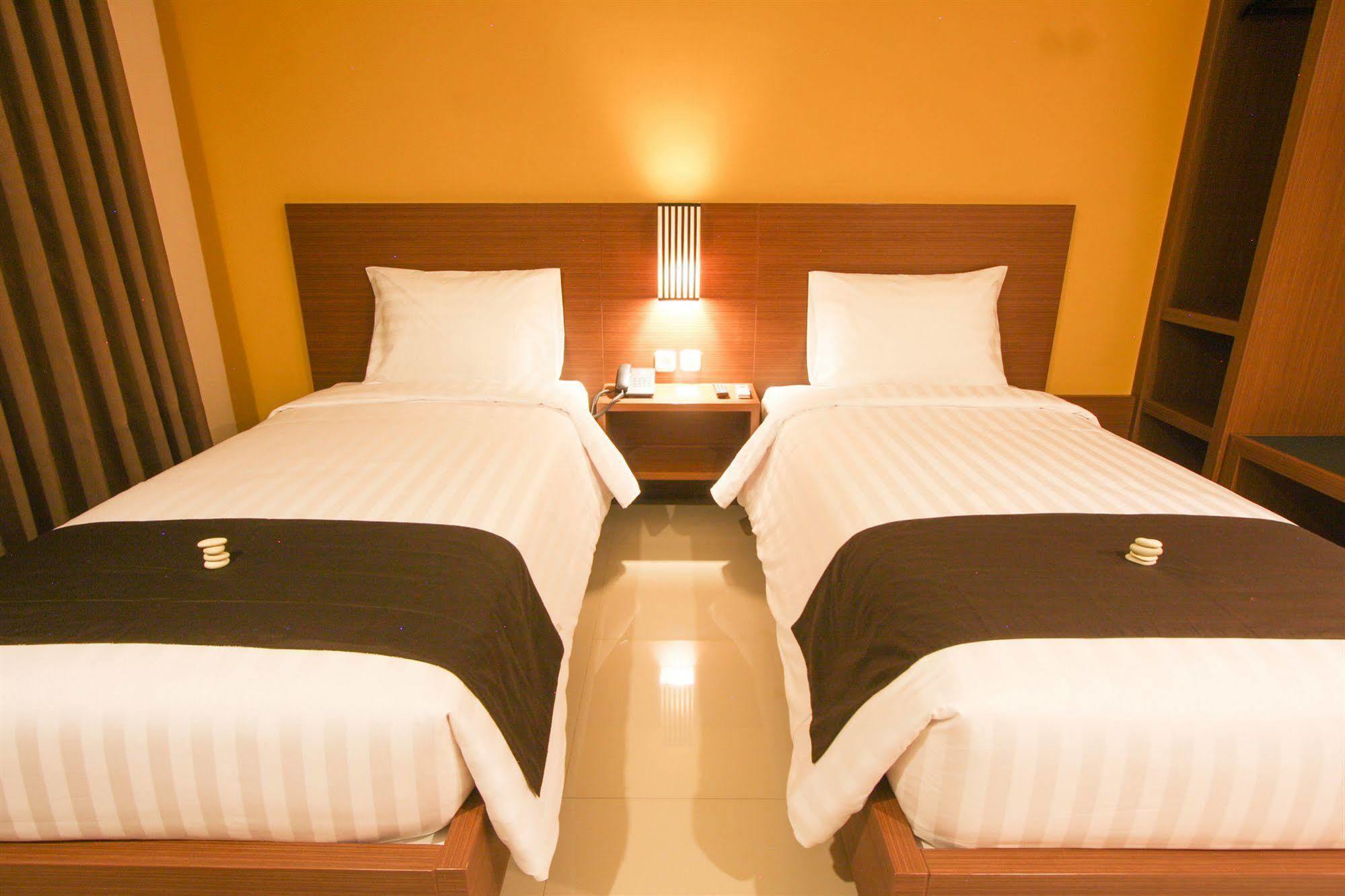 Bali Chaya Hotel Legian Esterno foto