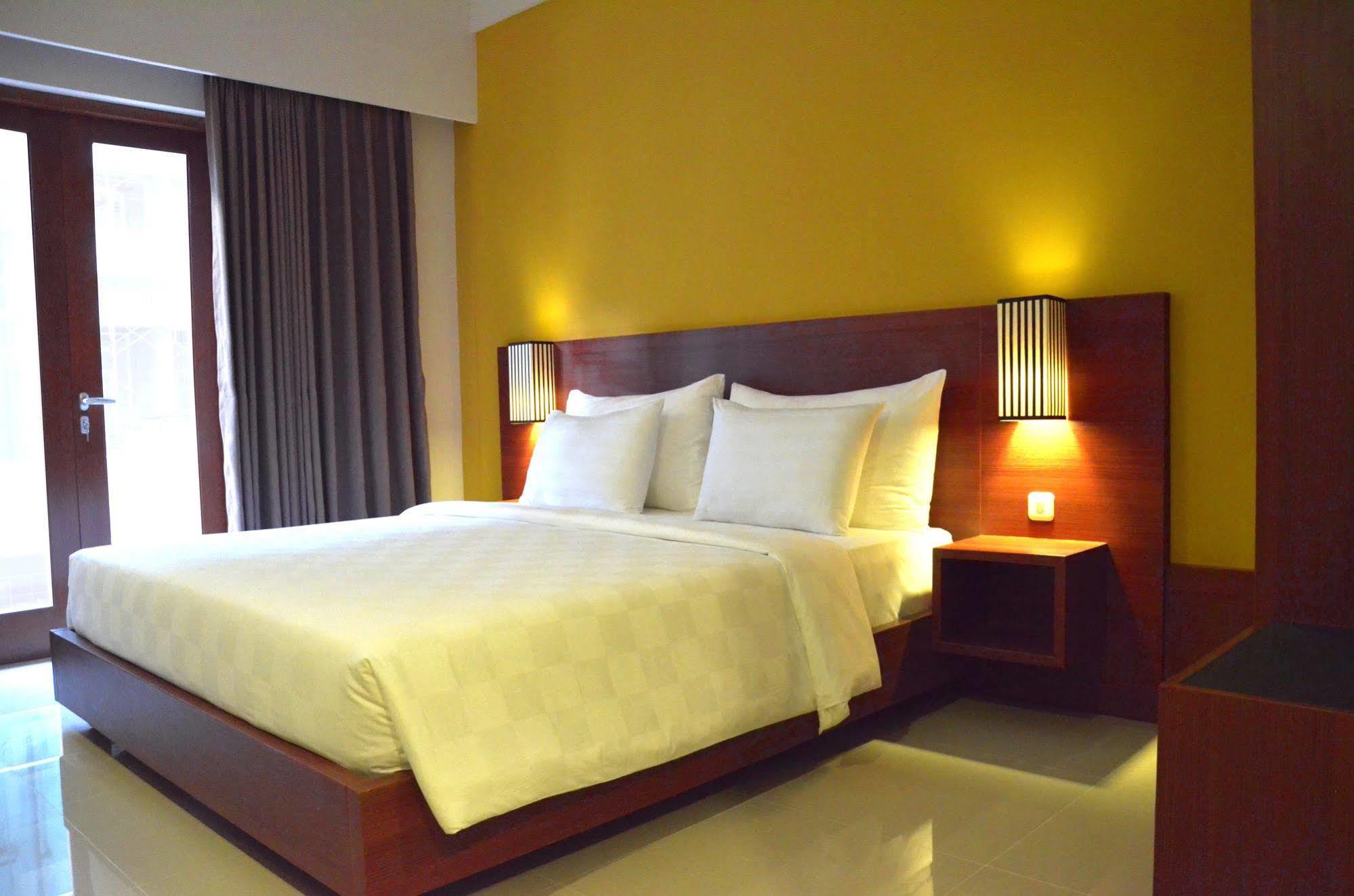 Bali Chaya Hotel Legian Esterno foto